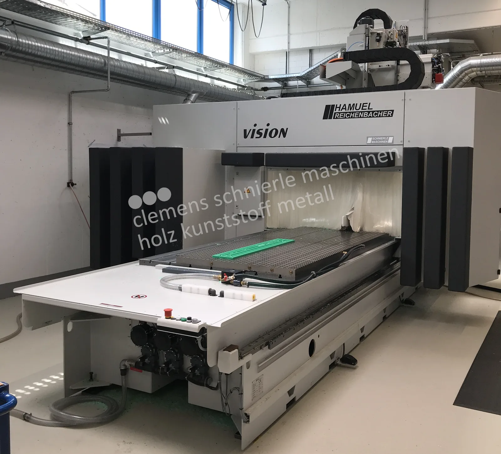 CNC-Bearbeitungszentrum Hamuel Reichenbacher Vision, Ansicht von schräg vorn